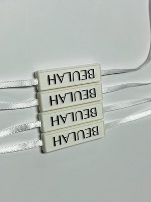 엠브로스 로고 레이블 스냅 잠금 핀 루프 플라스틱 고정 장치 끈과 함께 태그