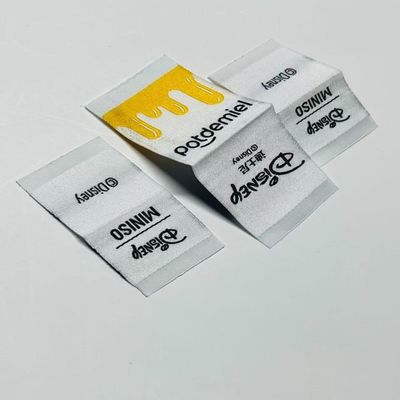 주문 직물 의류 라벨 옷 라벨 0.4mm 로고 5000pcs