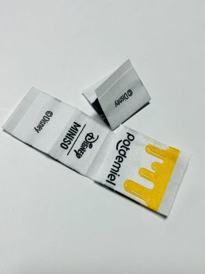 주문 직물 의류 라벨 옷 라벨 0.4mm 로고 5000pcs