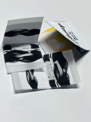 주문 직물 의류 라벨 옷 라벨 0.4mm 로고 5000pcs