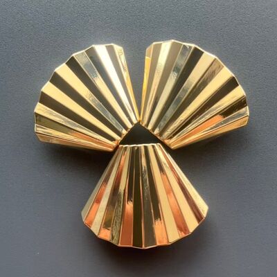 Garment Buttons Designed to Meet Shirt Package Requirements Featuring Durable Construction and Elegant Design