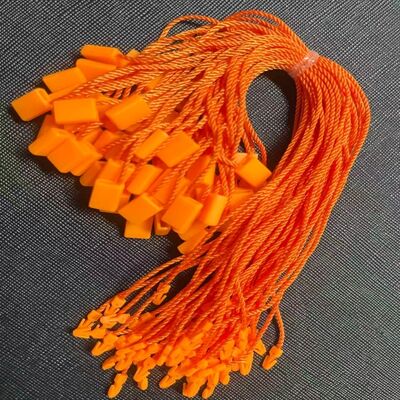 부드러운 천으로 닦으세요 플라스틱 태그 고정 장치 표준 걸이 길이 약 10인치이며 다양한 태그 요구 사항에 쉽게 사용할 수 있습니다